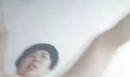 Ella baila striptease lesvianas mamandose la vagina