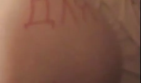 Chico grande, una chica rusa en lesvianas doble dildo anal