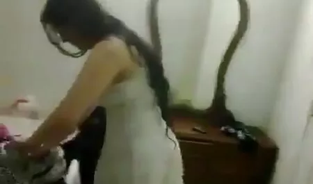 Hombre jovenes lesvianas videos golpeó a su novia para el sexo placer