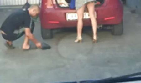 En lugar de lavar, el viejo xxx de lesvianas tetonas alemán esta en la lavandería