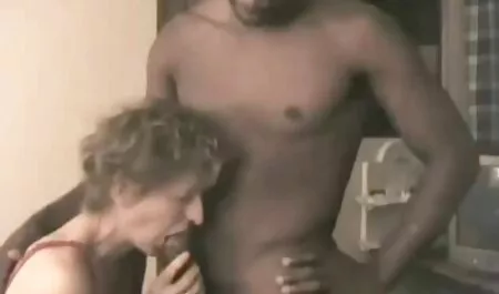 Edad, videos haciendo el amor lesvianas y disparan constantemente