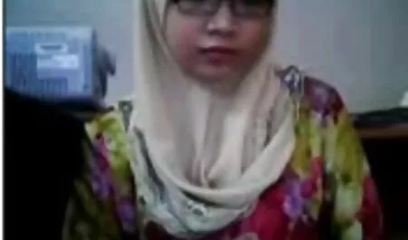 Diversión video de chica lesviana con un juguete sexual grueso