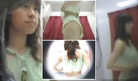 Ponga el lesvianas en la cosina arma en finamente cortado, Rubia