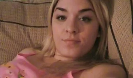 Borracha Madura Rubia para uno en xxx lesvianas trios la parte inferior de la alfombra