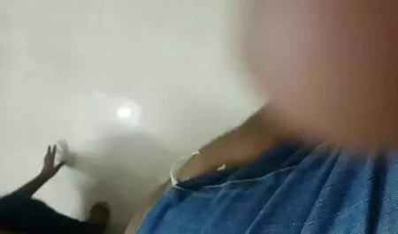 Ruso, mamá, hijo anal lesvianas lamiendo coño