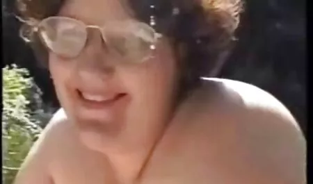 Feliz un xxx lesvianas xxx esclavo en el agujero