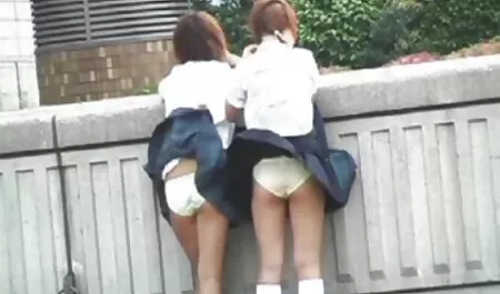 Dos chicas con un videos de lesvianas con arnes consolador,