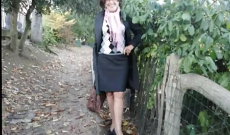 Chica lesvianas tetonas en uniforme amantes