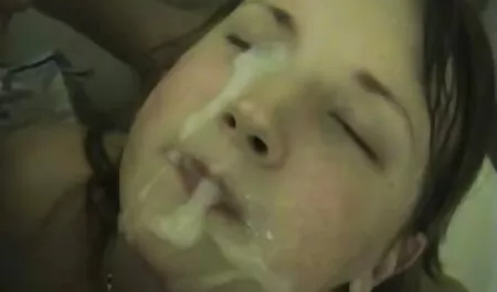 Belleza en ver video lesvianas la piscina con un dulce gemido