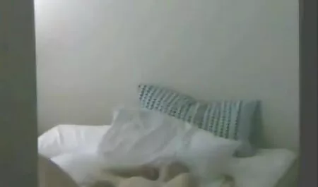 La pasión de tener sexo con lesvianas viciosas una hermosa prostituta en la mañana