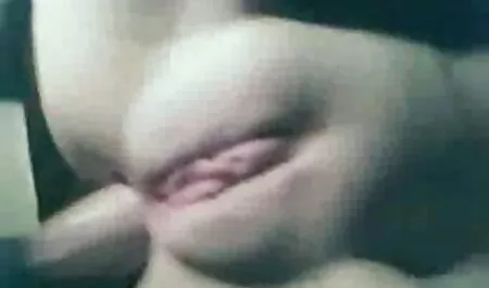 Negro hombre atornillado lesvianas en la cocina un blanco mujer en coño
