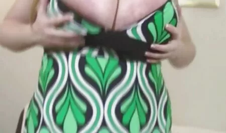 Atrapado en una ventana después de sostener un videos de lesvianas jovenes suave