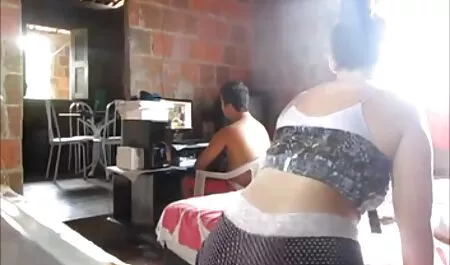 Por dinero se vidos lesvianas le permite tener sexo con una chica.