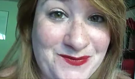 Los negros hacen masaje para una hermosa rubia, y menyelinapnya lesvianas chupando vaginas