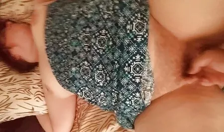 Una sirvienta caliente lesvianas mama y hija en medias