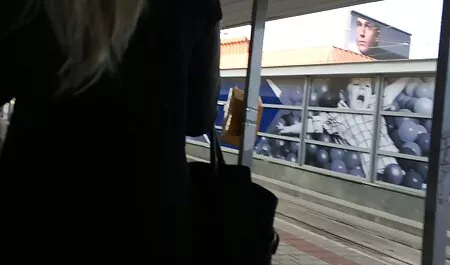 Los rusos sirven a los videos de lesbianas ancianas clientes en la carretera