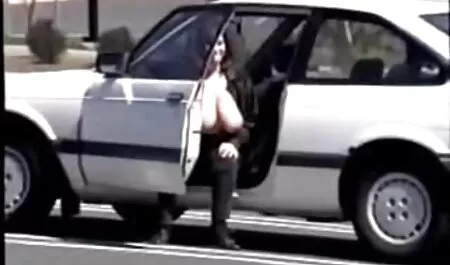 Dos chicas flacas tratando de llevar viedos de lesvianas al orgasmo