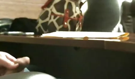El estudiante experiencia en medias lesvianas en español latino tiene sexo con un chico