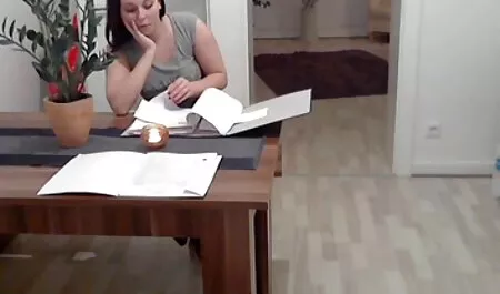 Los chicos aman a su novia que es flaco en lesvianas chupandose los pechos el coño