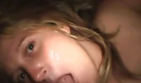 Beso, tener sexo con xxx colejialas lesvianas un hombre