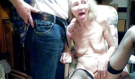 Chica desnuda y luego videos de ancianas lesvianas grabado follando