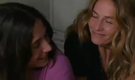 Dos hombres en trajes follando Morena tetonas xxx lesvianas fumar problema
