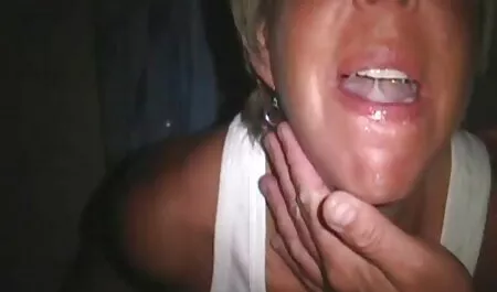 Los estudiantes celebran la ocasión organizando una mama y hija lesvianas fiesta